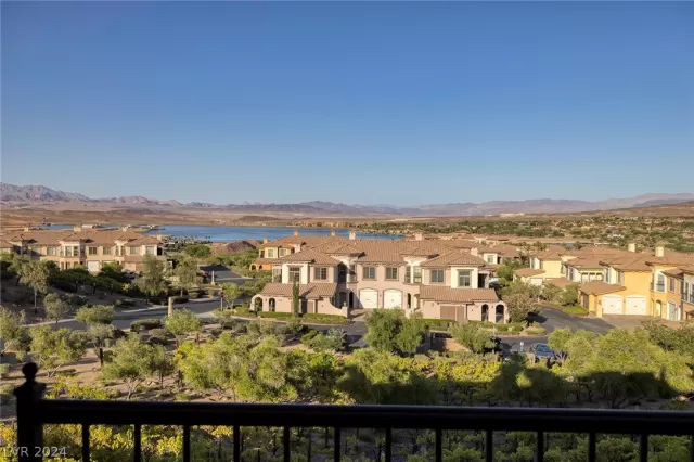 MLS: 2584227 Condo For Sale