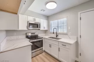 Photo #1: 2584233 Listing 