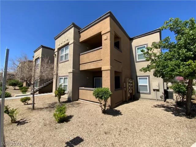 MLS: 2584274 Condo For Sale