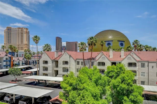 MLS: 2584278 Condo For Sale