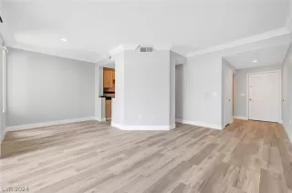 Photo #5: 2584278 Listing