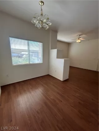 Photo #6: 2584280 Listing