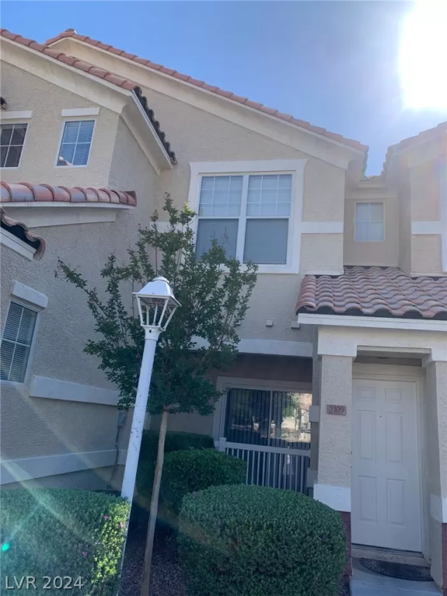 MLS: 2584298 Condo For Sale