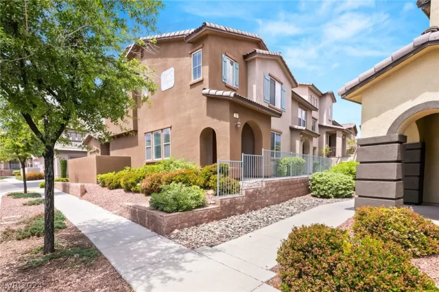 MLS: 2584306 Condo For Sale