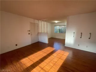 Photo #3: 2584314 Listing