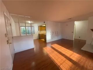 Photo #4: 2584314 Listing