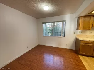 Photo #5: 2584314 Listing