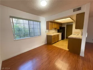 Photo #6: 2584314 Listing