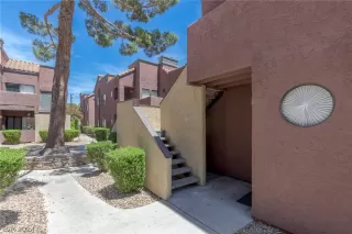 Photo #2: 2584334 Listing