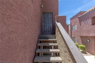 Photo #3: 2584334 Listing