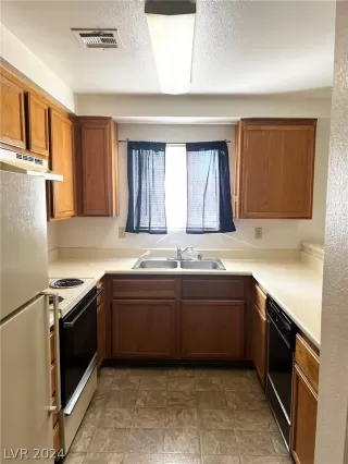 Photo #2: 2584335 Listing 