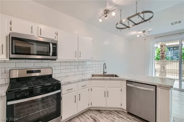 MLS: 2584358 Condo For Sale