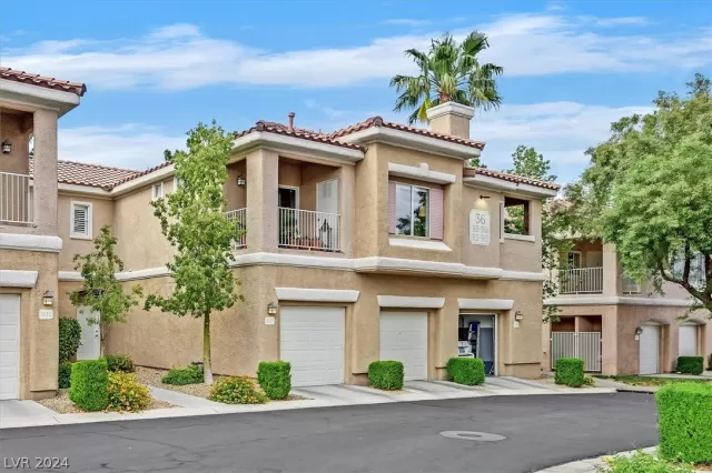 MLS: 2584362 Condo For Sale