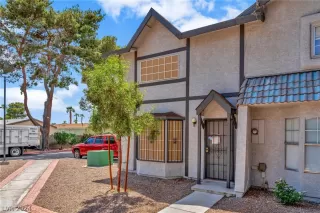 Photo #2: 2584378 Listing