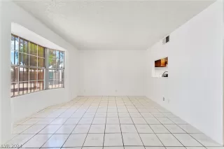 Photo #6: 2584378 Listing