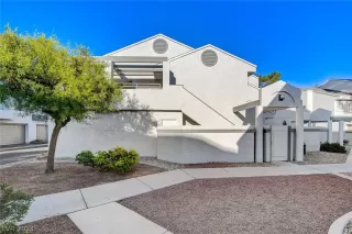 Photo #4: 2584401 Listing