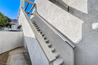 Photo #5: 2584401 Listing