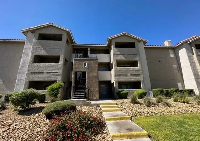 MLS: 2584404 Condo For Sale