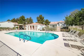 Photo #3: 2584416 Listing