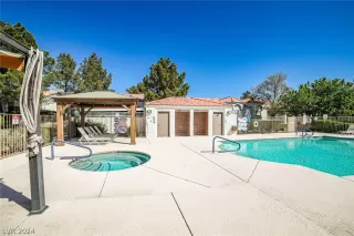 Photo #4: 2584416 Listing