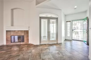Photo #5: 2584416 Listing