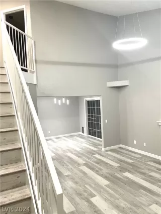 Photo #3: 2584419 Listing 