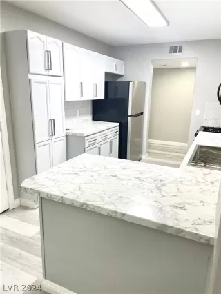 Photo #6: 2584419 Listing 