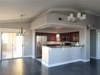 Photo #2: 2584430 Listing 