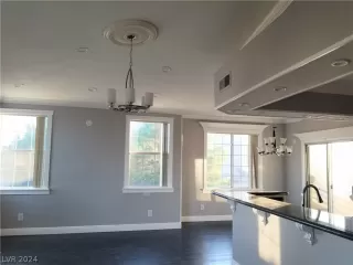 Photo #3: 2584430 Listing 