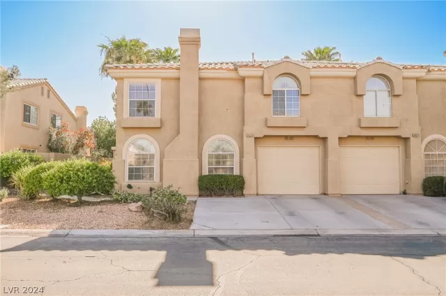 MLS: 2584466 Condo For Sale