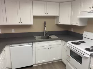 Photo #4: 2584483 Listing 