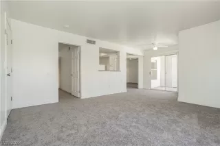 Photo #3: 2584502 Listing