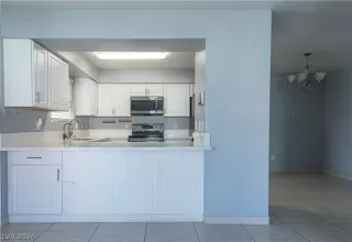 Photo #3: 2584519 Listing