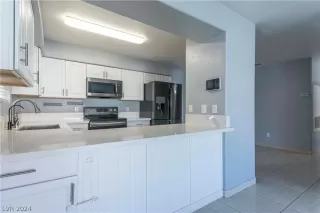 Photo #4: 2584519 Listing