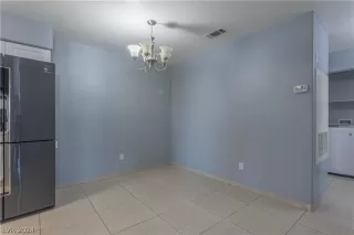 Photo #5: 2584519 Listing