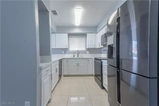 Photo #6: 2584519 Listing