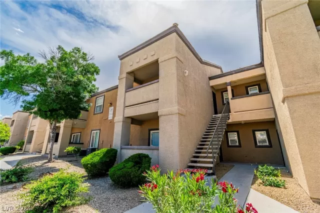 MLS: 2584526 Condo For Sale