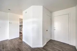 Photo #2: 2584530 Listing