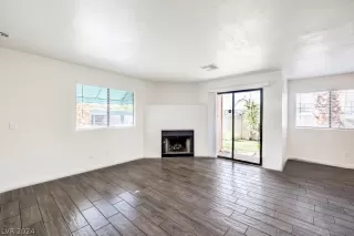 Photo #3: 2584530 Listing