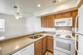 Photo #6: 2584530 Listing