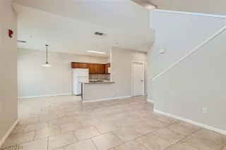 Photo #3: 2584532 Listing