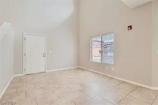 Photo #5: 2584532 Listing