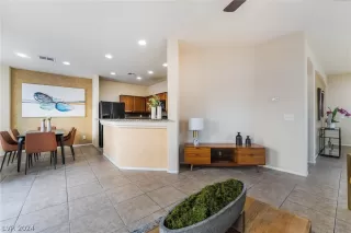 Photo #5: 2584534 Listing