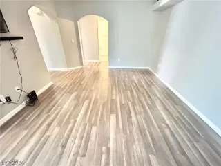 Photo #5: 2584579 Listing 