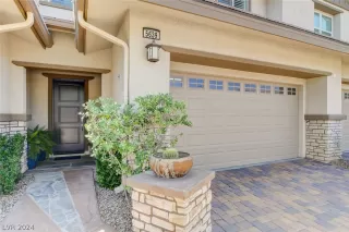 Photo #3: 2584610 Listing