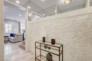 Photo #5: 2584610 Listing