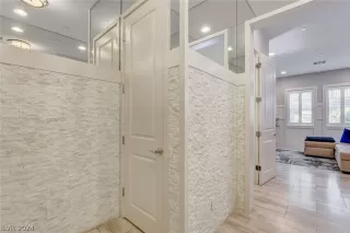 Photo #6: 2584610 Listing