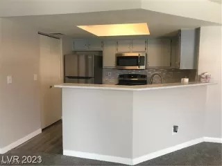 Photo #3: 2584652 Listing 