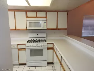 Photo #5: 2584653 Listing 