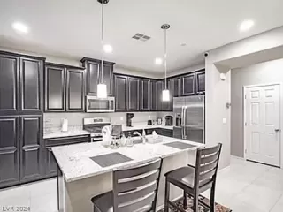 Photo #2: 2584690 Listing 